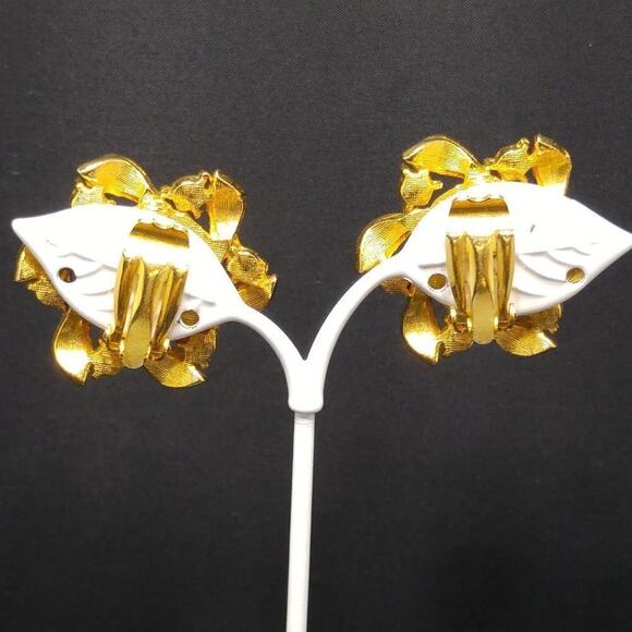 Vintage Red Moonglow Lucite Clip Earrings, Aurora Borealis Rhinestones, 1 1/2 In - Picture 4 of 9